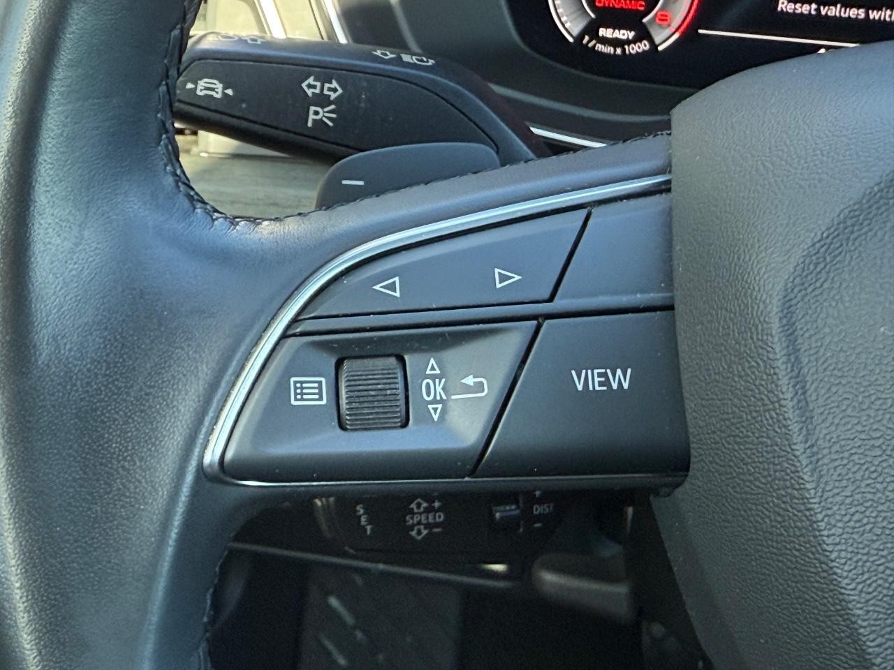 Audi A4 Sedan Vehicle Full-screen Gallery Image 15