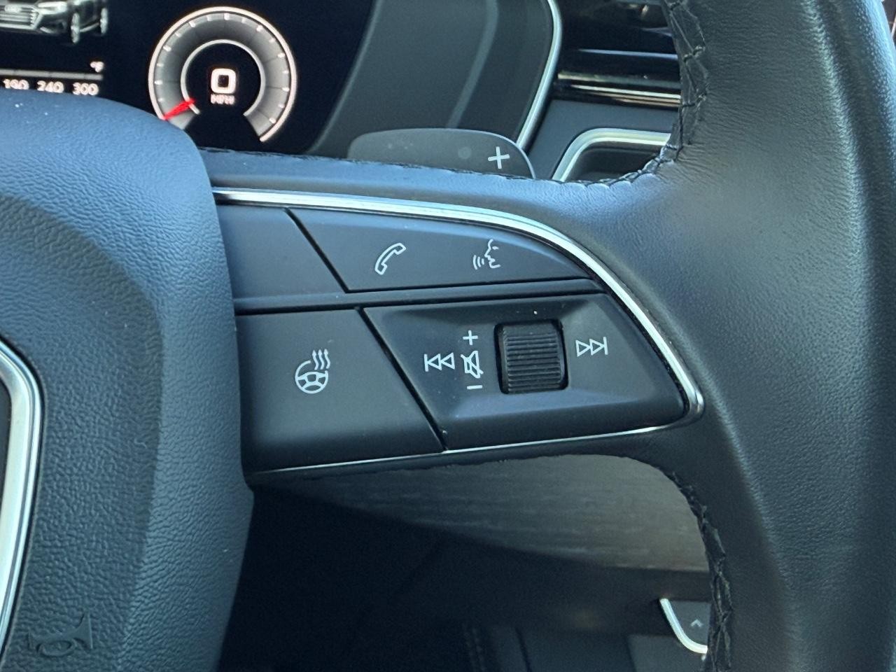 Audi A4 Sedan Vehicle Full-screen Gallery Image 16