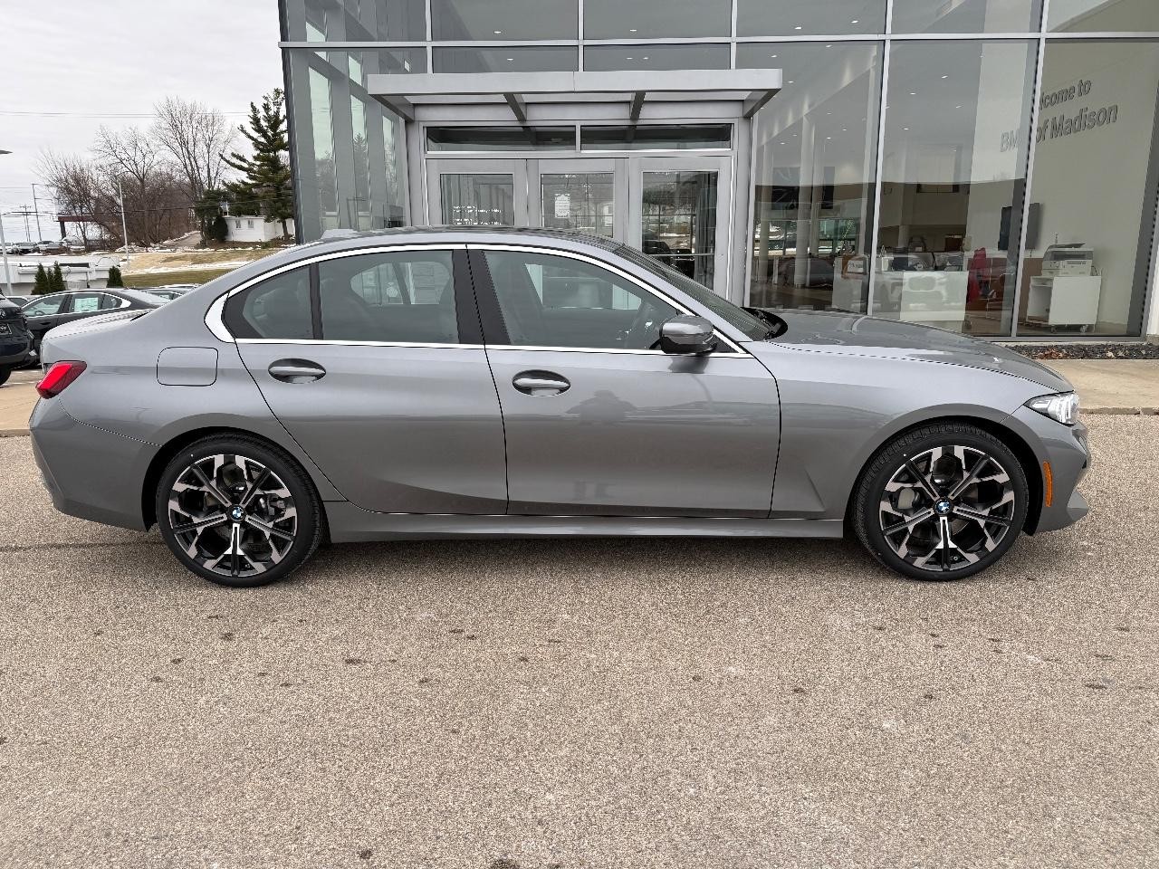 BMW 3 Series Vehicle Image 02