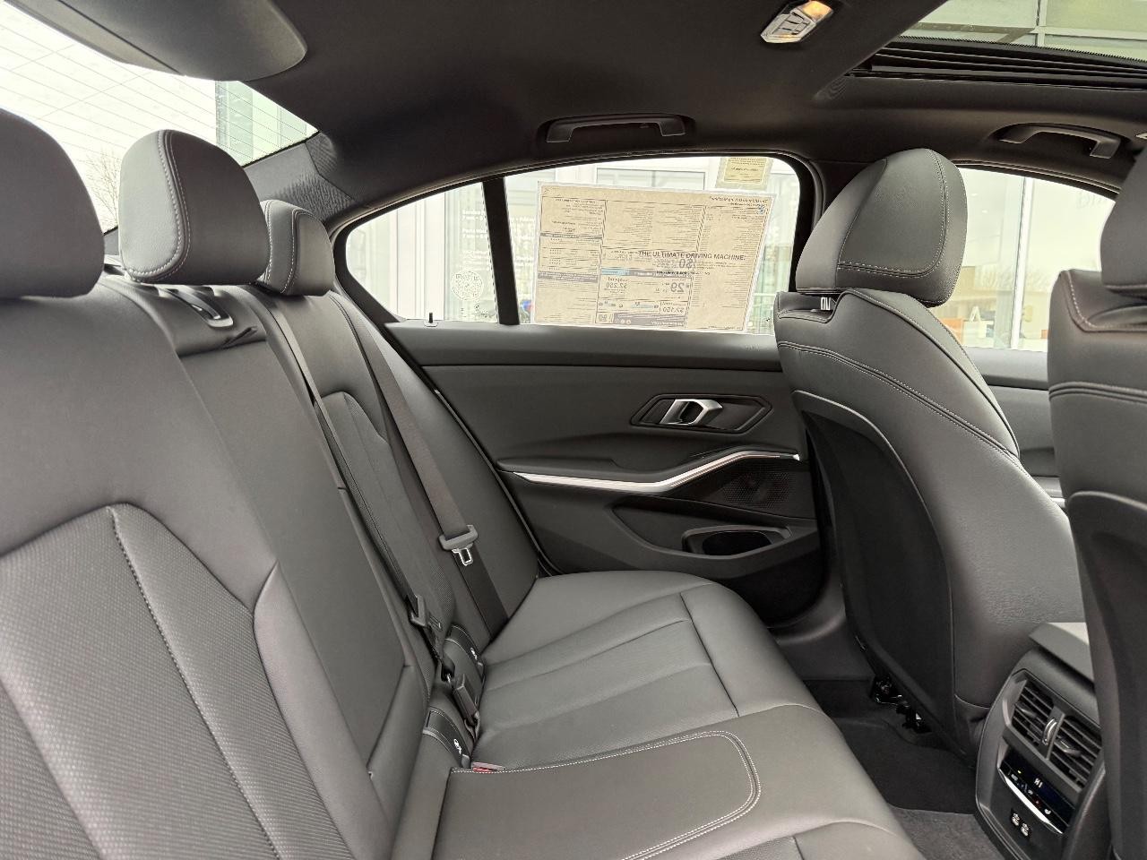 BMW 3 Series Vehicle Image 05