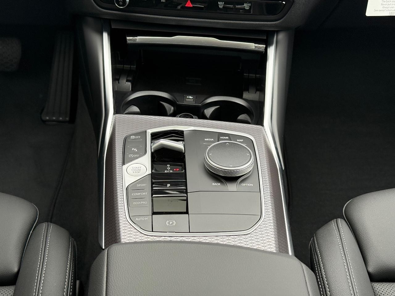 BMW 3 Series Vehicle Image 08