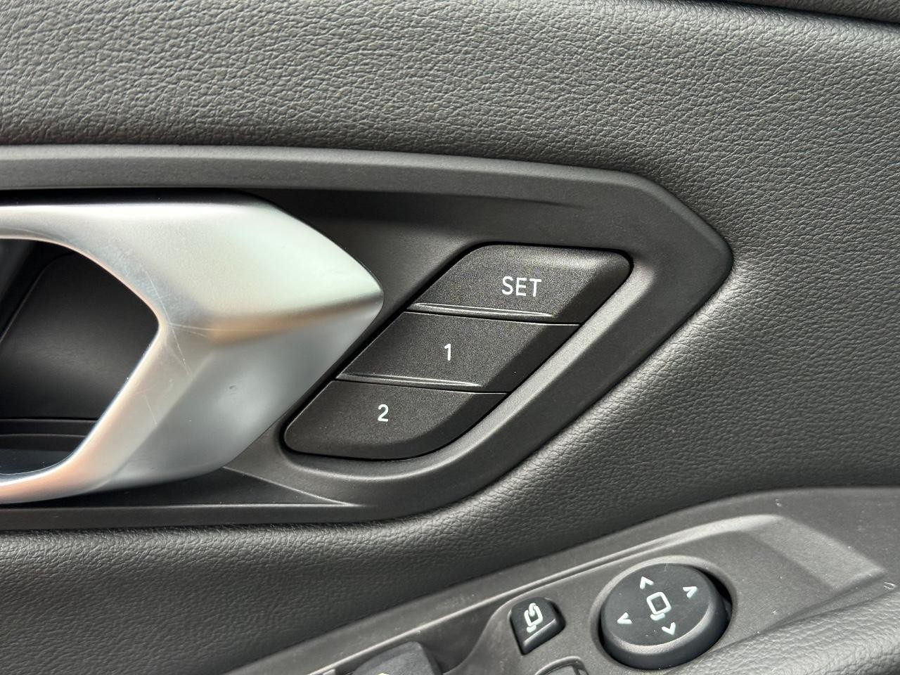 BMW 3 Series Vehicle Image 10