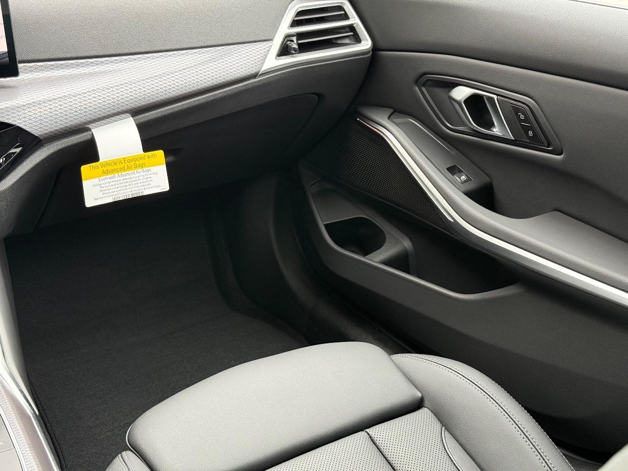 BMW 3 Series Vehicle Image 11