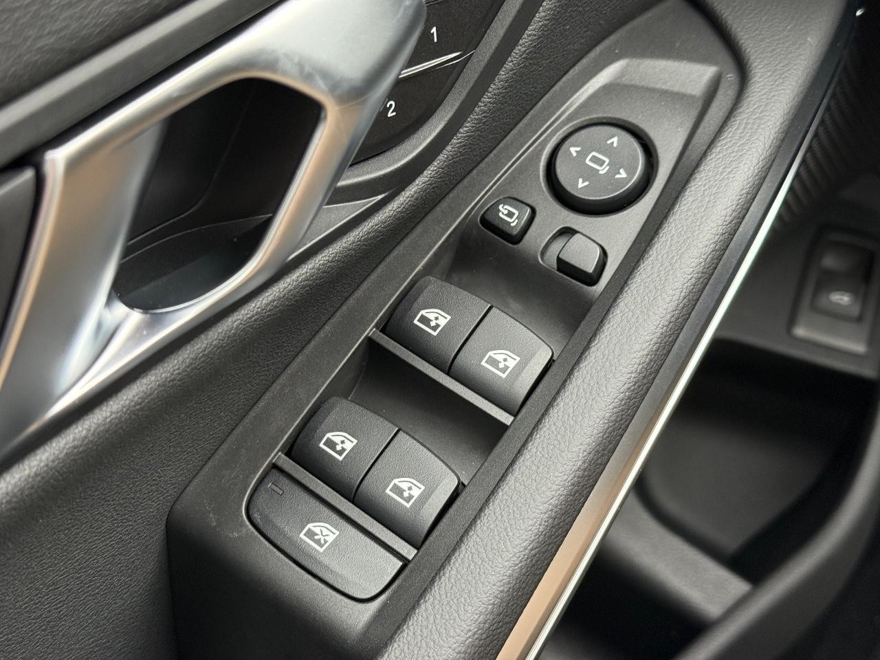 BMW 3 Series Vehicle Image 16