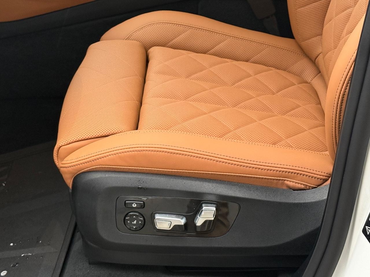 BMW X5 Vehicle Image 16