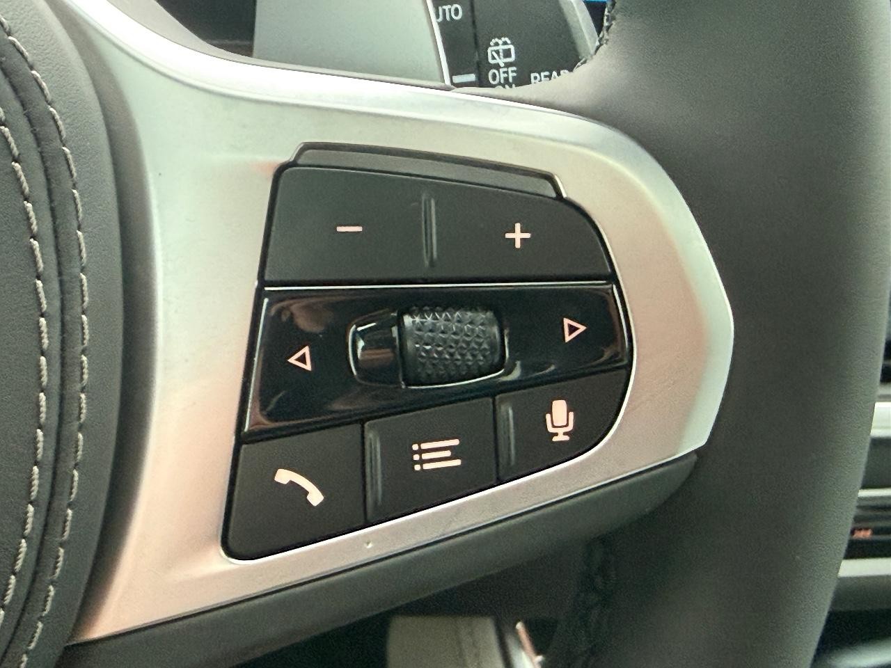 BMW X5 Vehicle Image 12