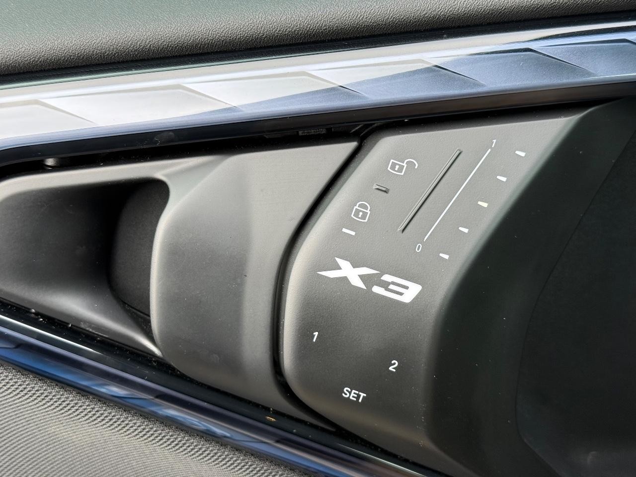 BMW X3 Vehicle Image 15