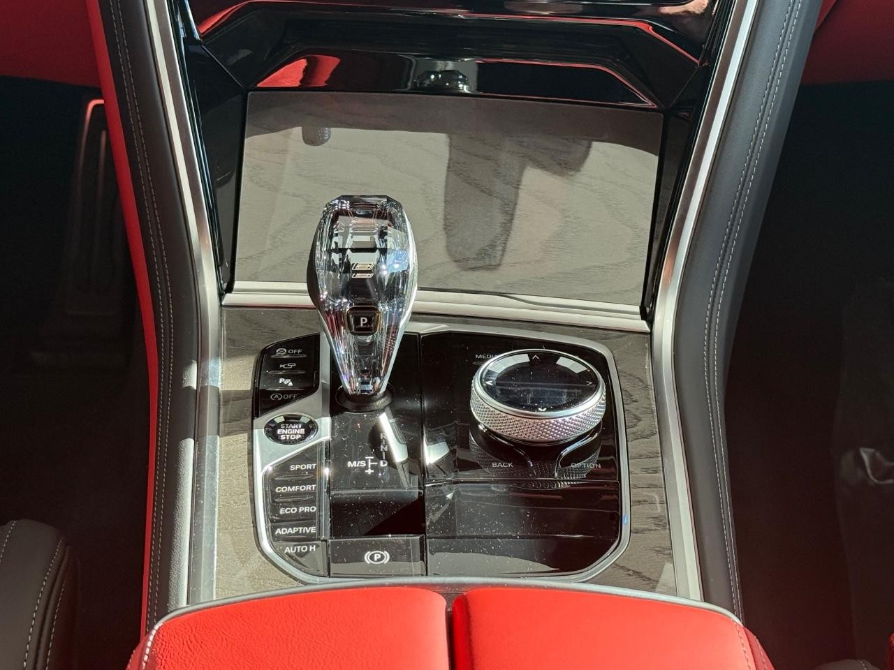 BMW 8 Series Vehicle Image 07