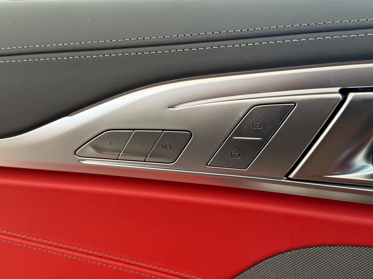 BMW 8 Series Vehicle Image 11