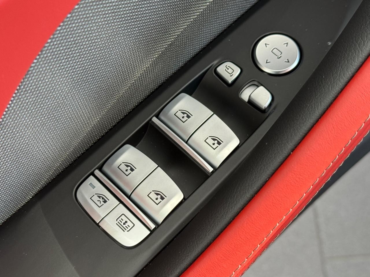 BMW 8 Series Vehicle Image 17