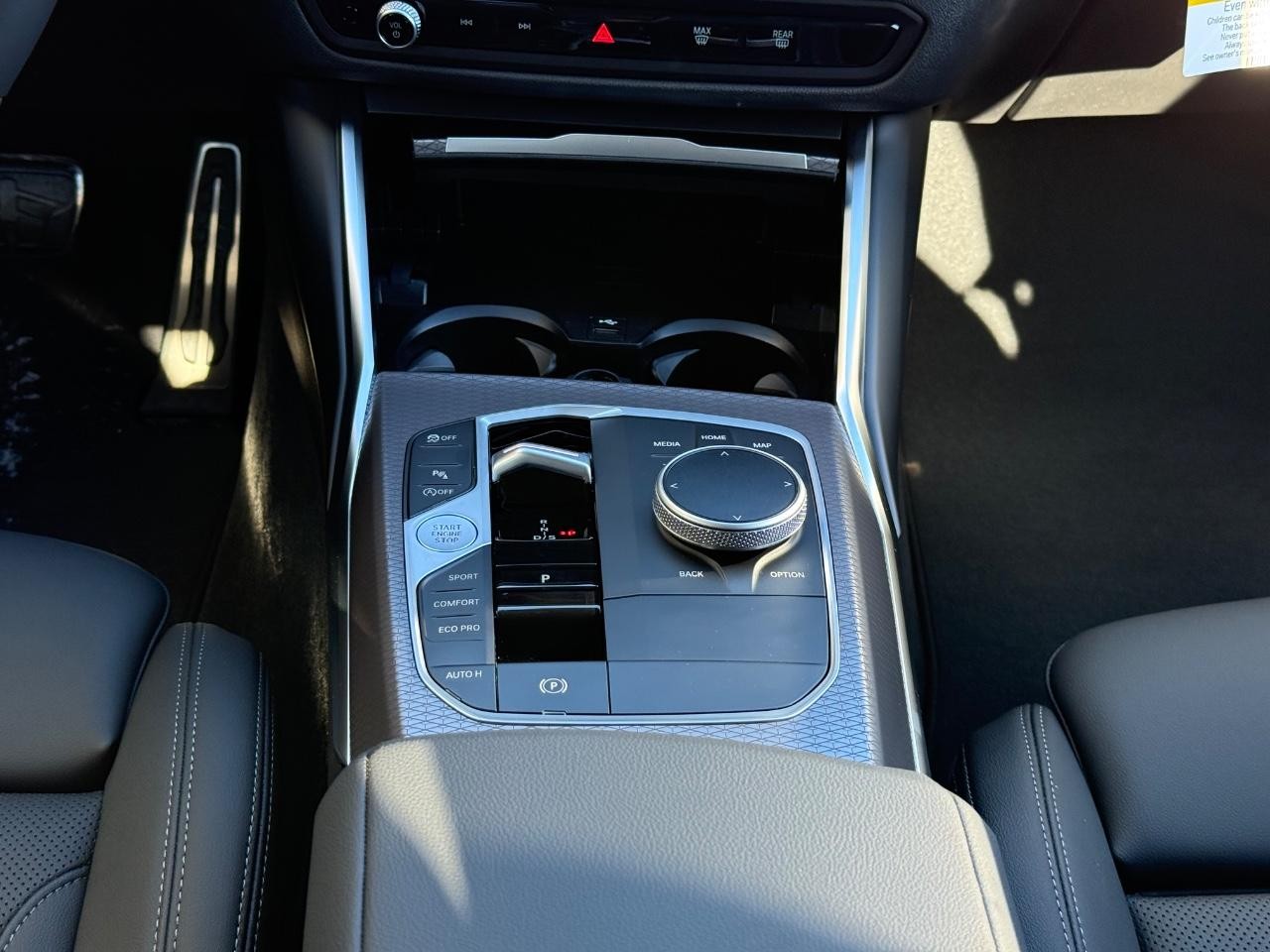 BMW 3 Series Vehicle Image 08