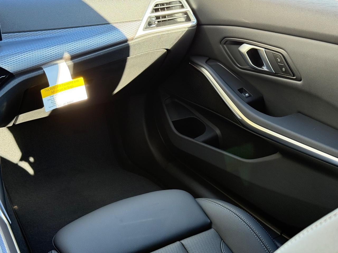 BMW 3 Series Vehicle Image 10