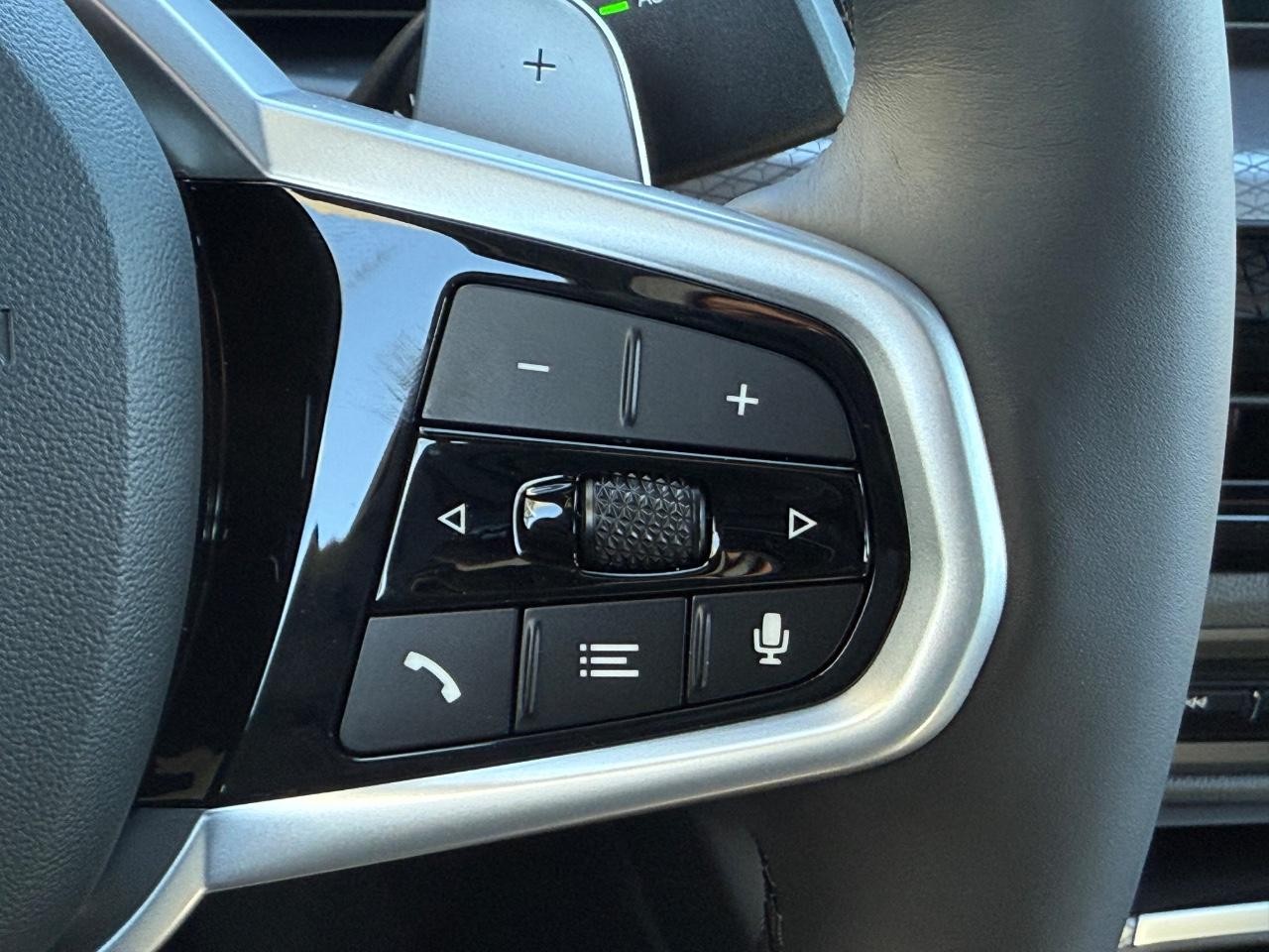 BMW 3 Series Vehicle Image 12