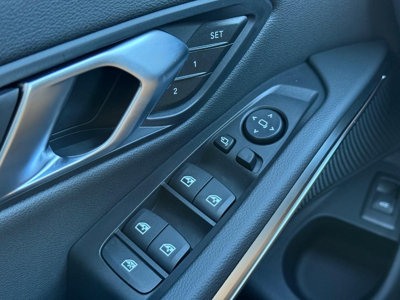 BMW 3 Series Vehicle Image 15