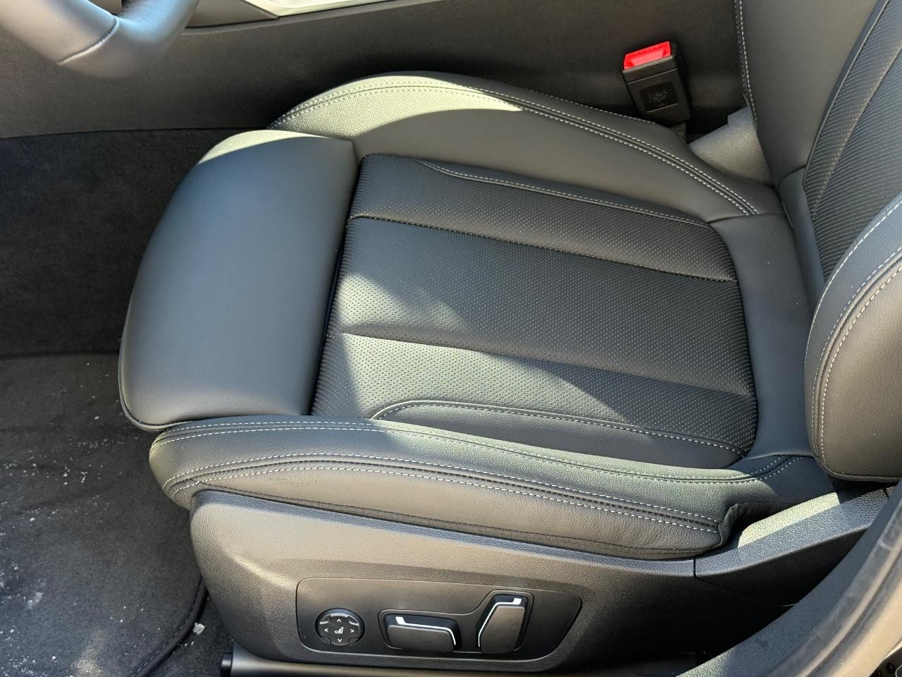 BMW 3 Series Vehicle Image 16