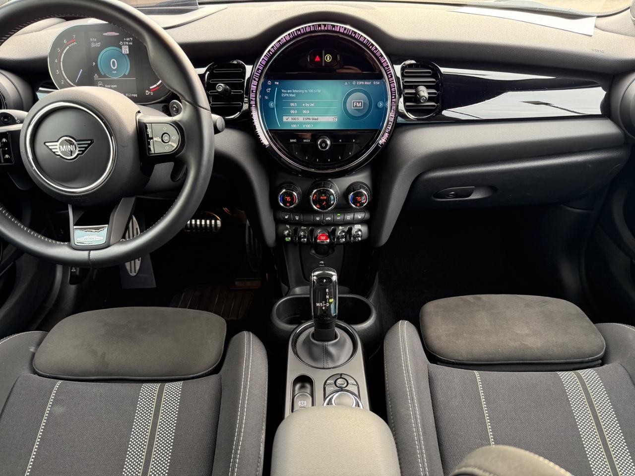 MINI Convertible Vehicle Image 11