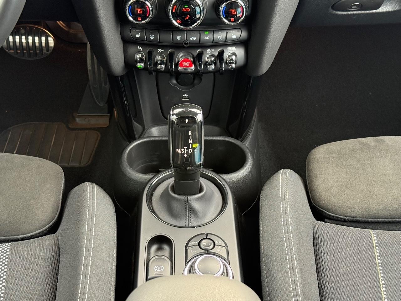 MINI Convertible Vehicle Image 13