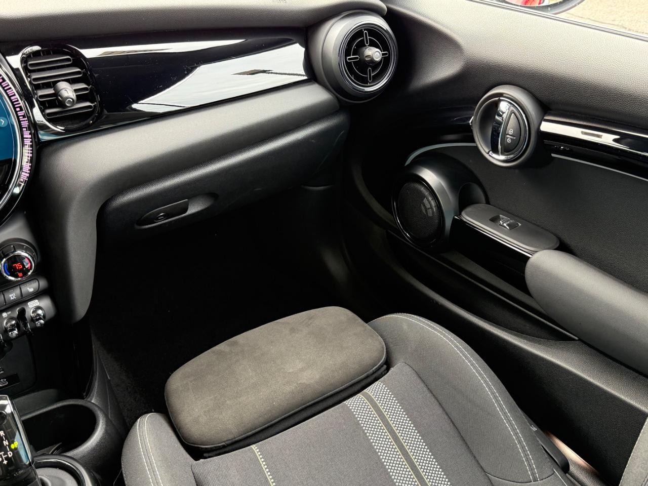 MINI Convertible Vehicle Image 15