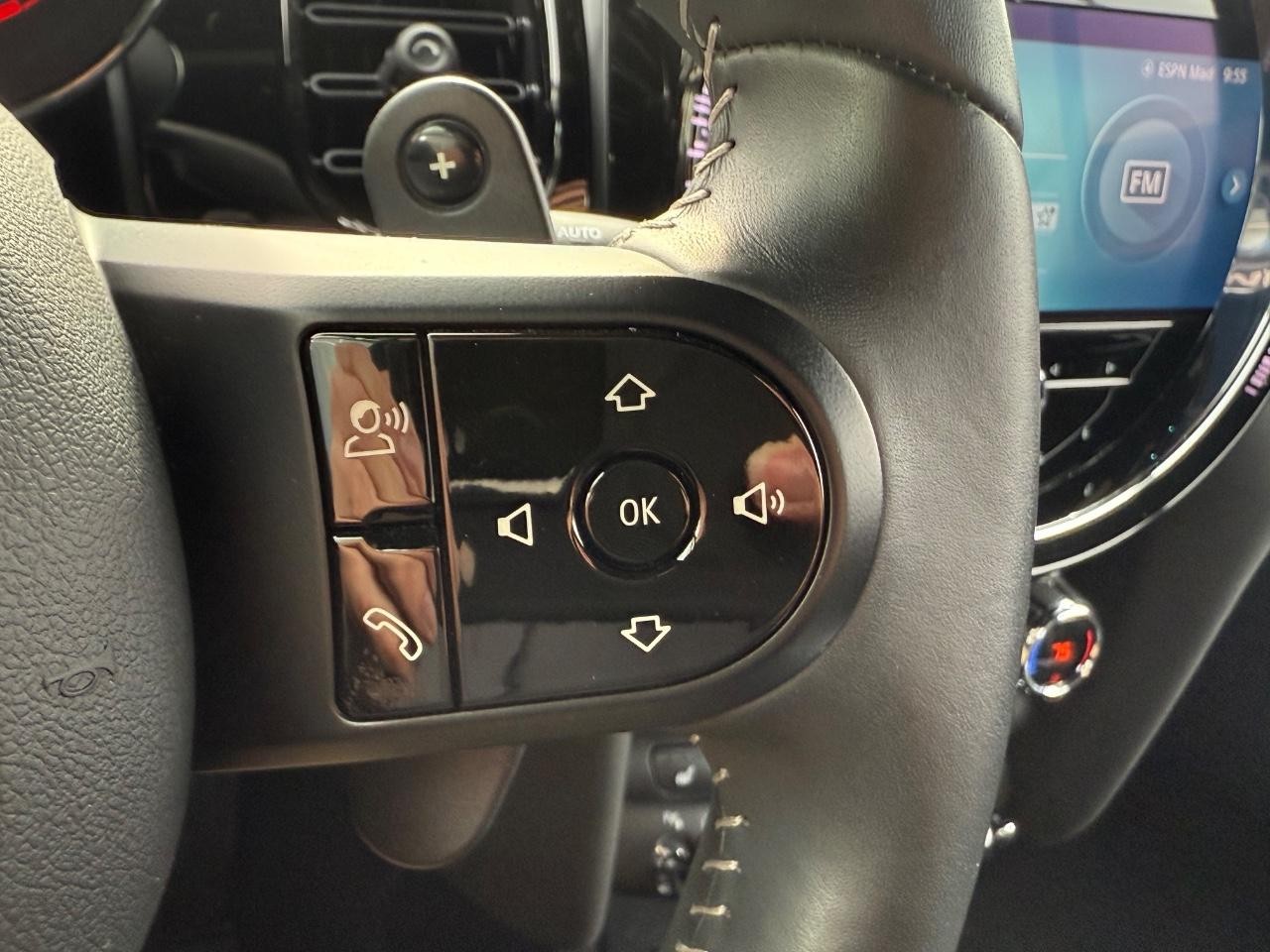 MINI Convertible Vehicle Image 17