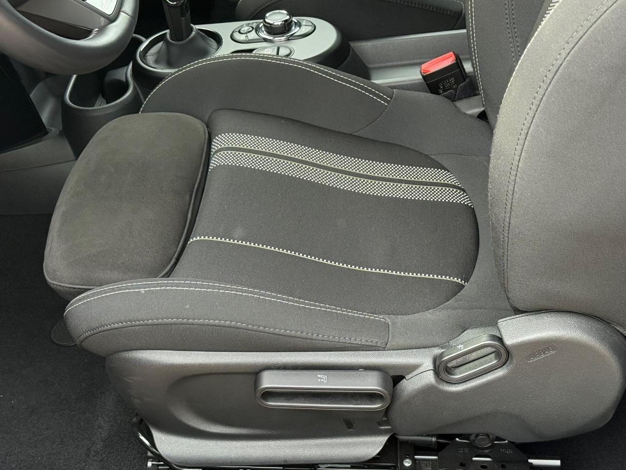 MINI Convertible Vehicle Image 23