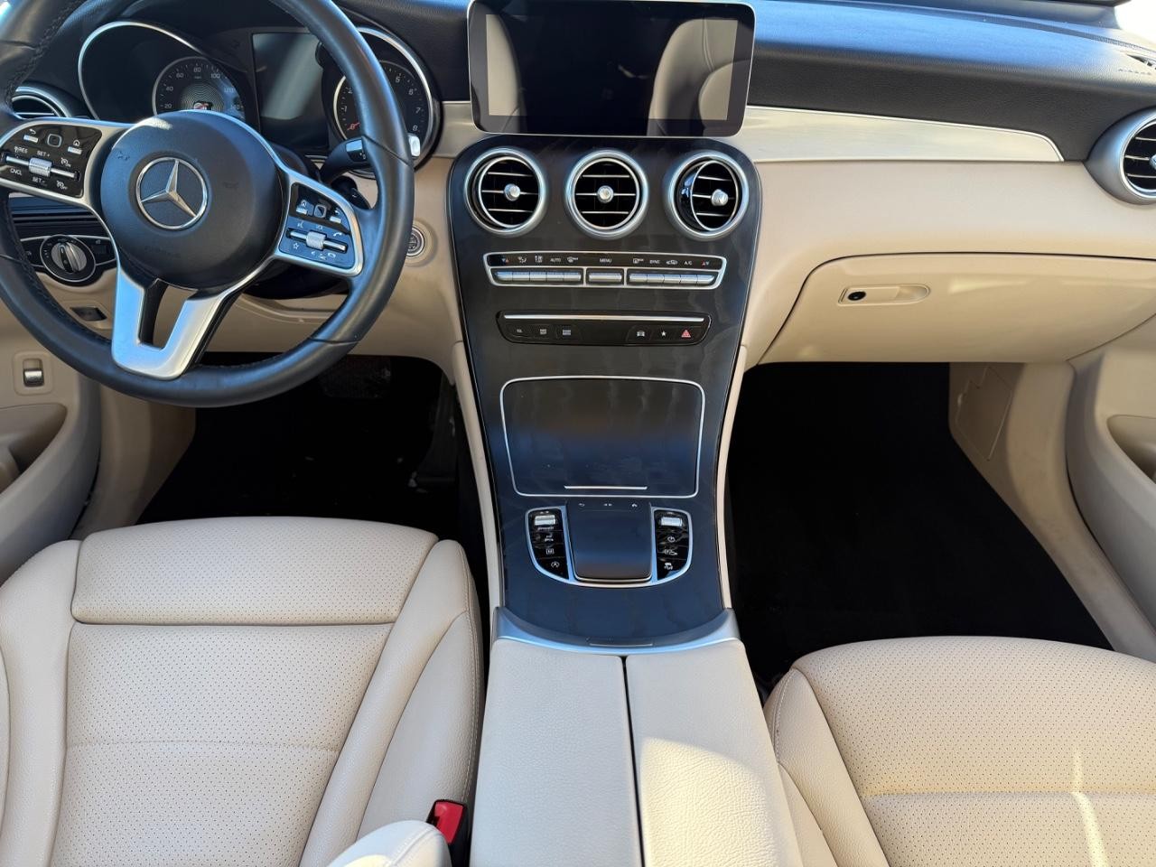 Mercedes-Benz GLC Vehicle Image 11