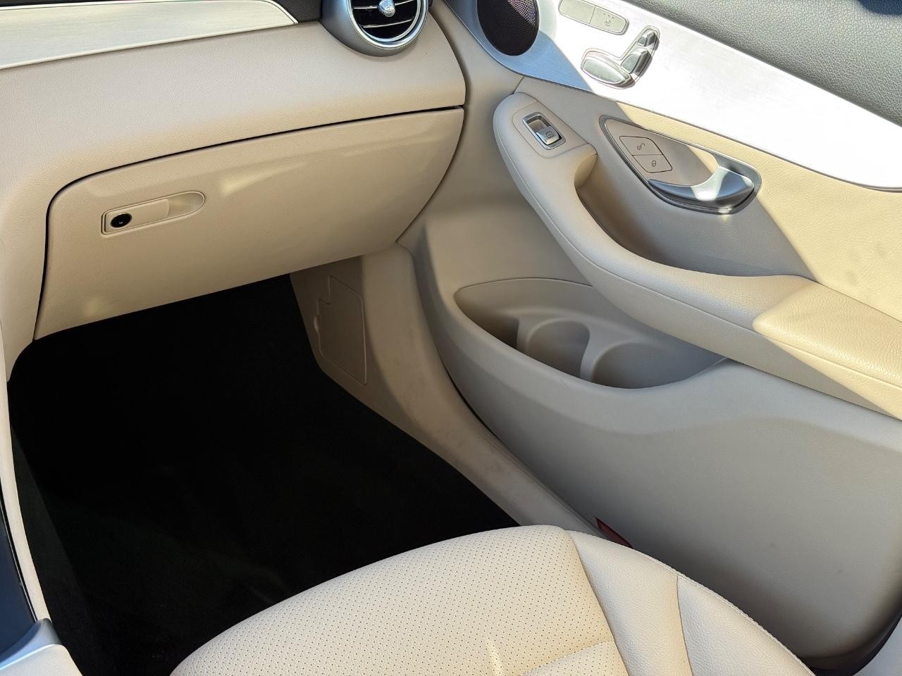 Mercedes-Benz GLC Vehicle Image 14