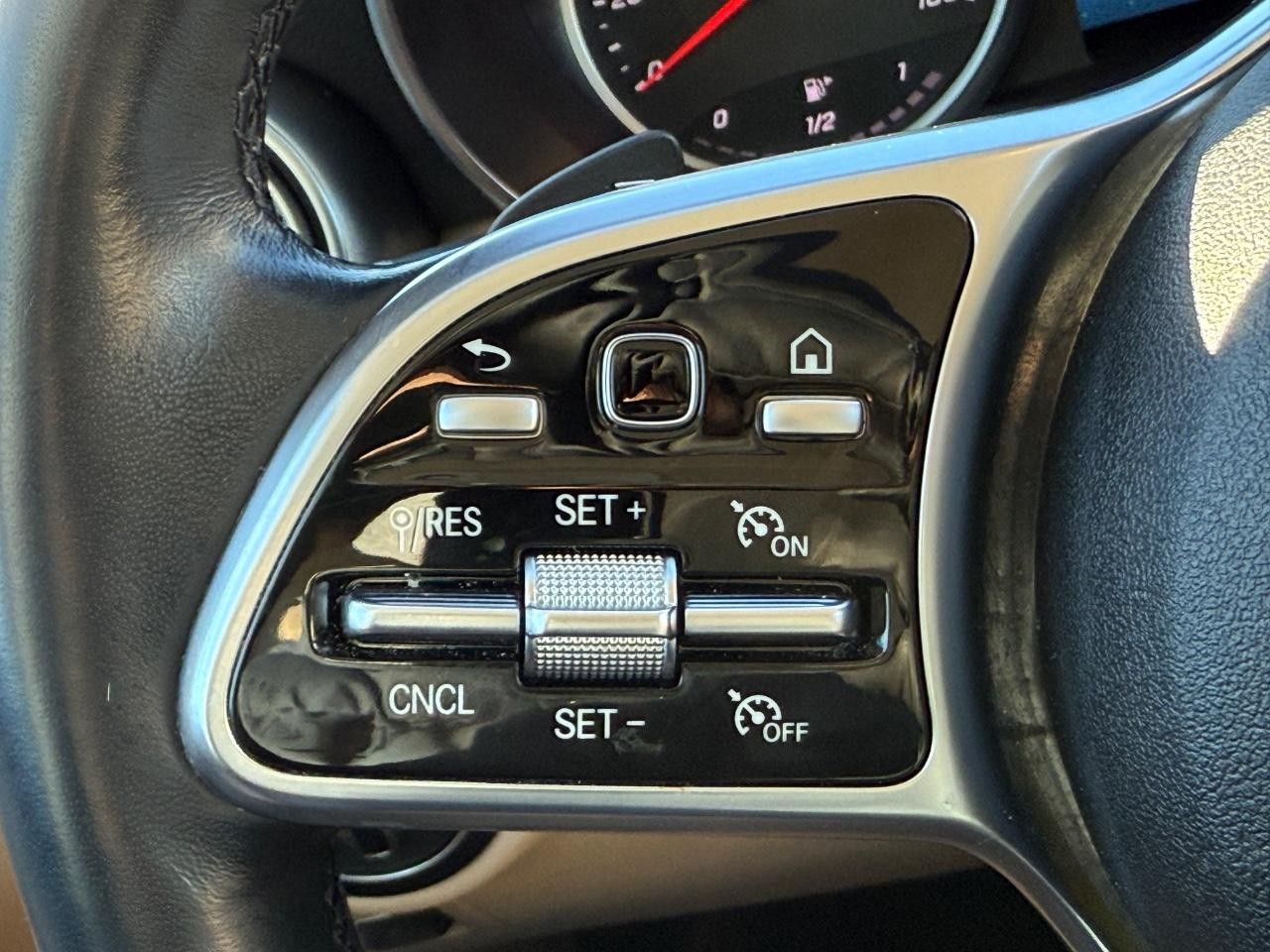 Mercedes-Benz GLC Vehicle Image 15