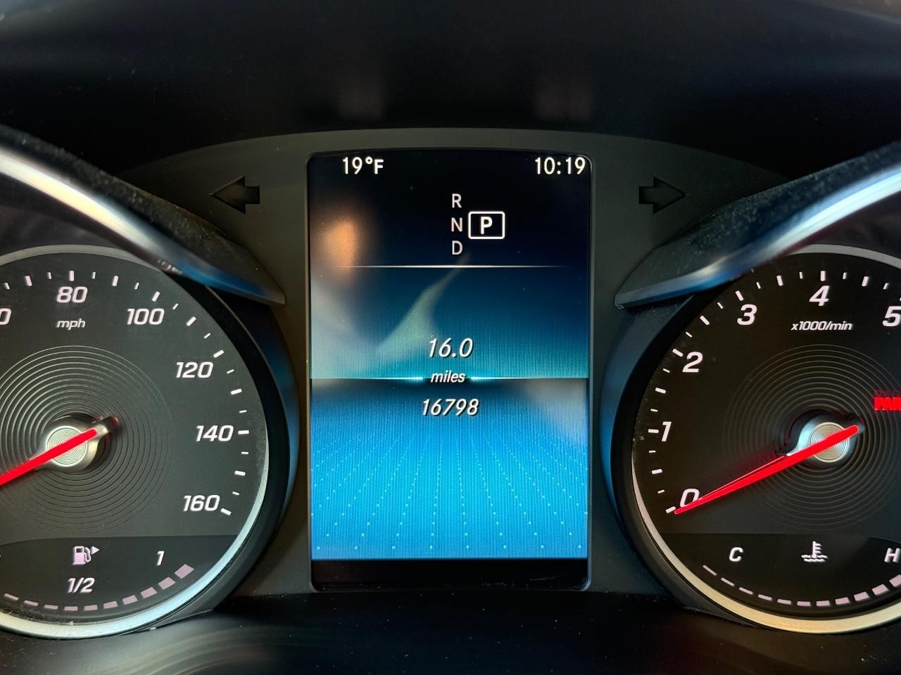 Mercedes-Benz GLC Vehicle Image 17