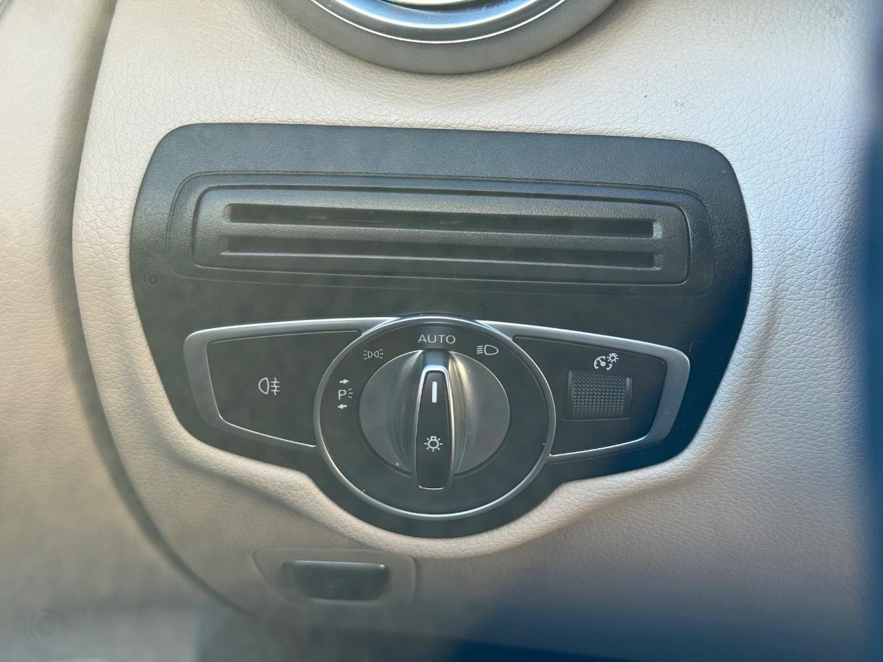 Mercedes-Benz GLC Vehicle Image 18