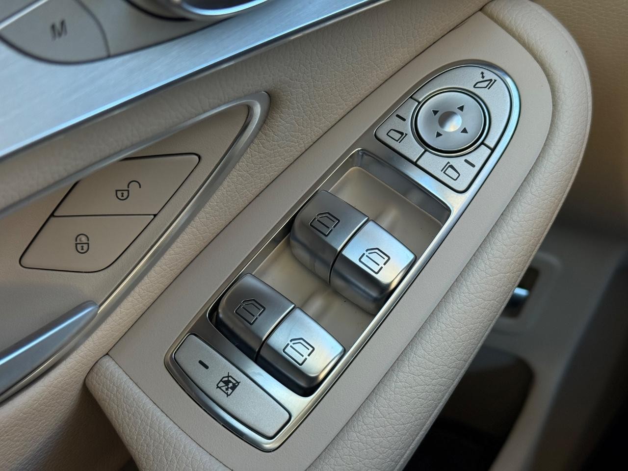 Mercedes-Benz GLC Vehicle Image 20