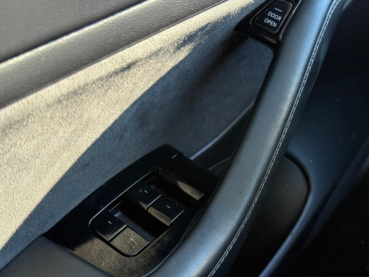 Tesla Model 3 Vehicle Image 18