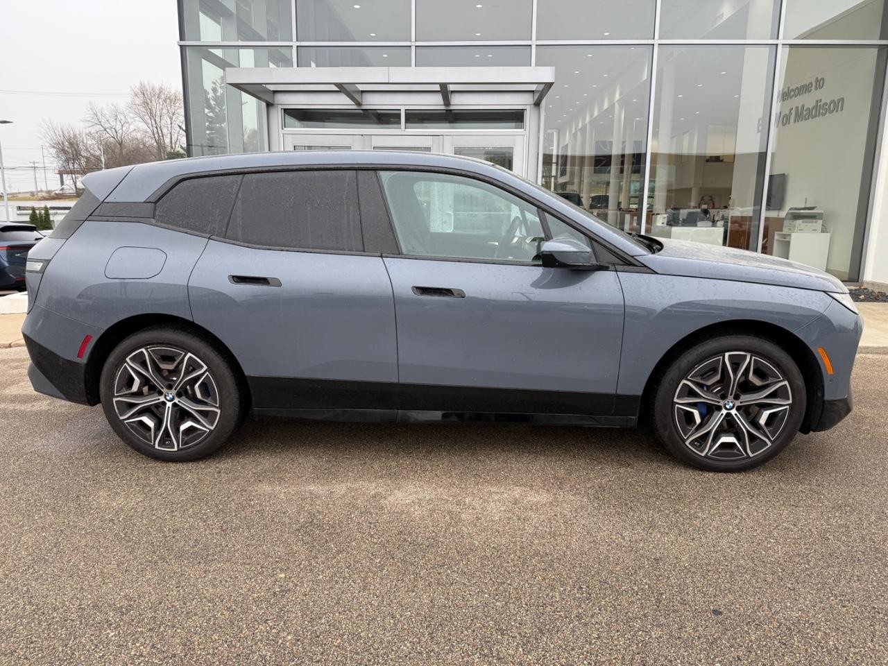 BMW iX Vehicle Image 02