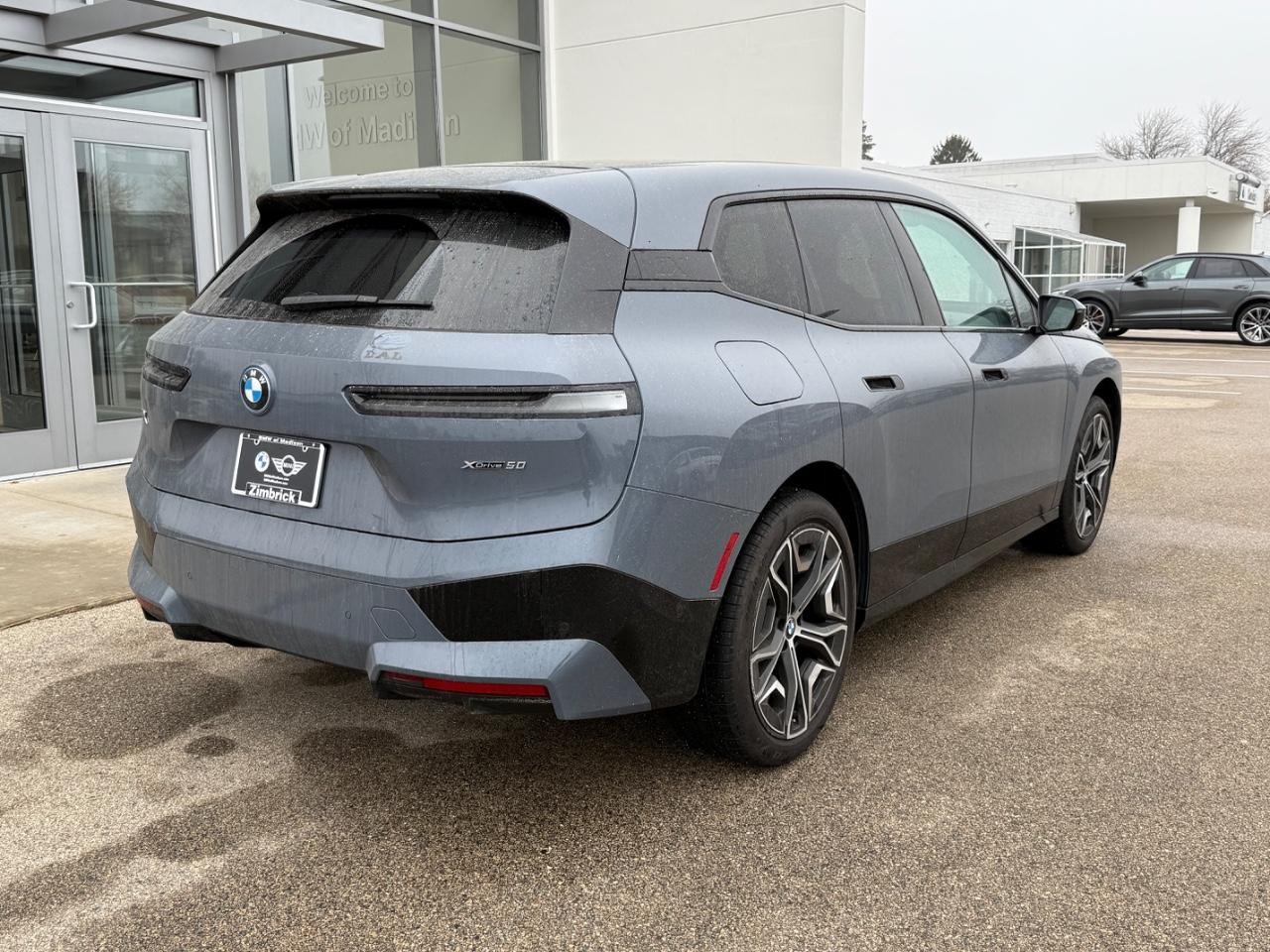 BMW iX Vehicle Image 03