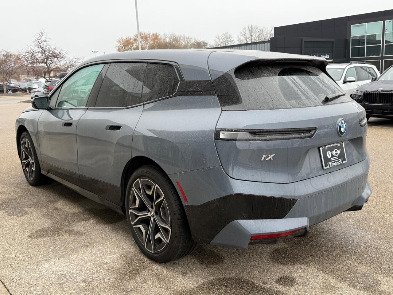 BMW iX Vehicle Image 05