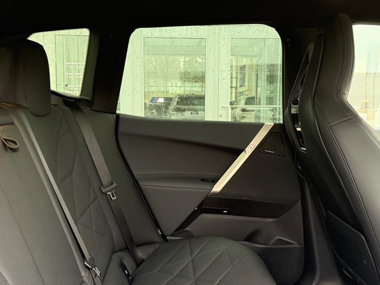 BMW iX Vehicle Image 09