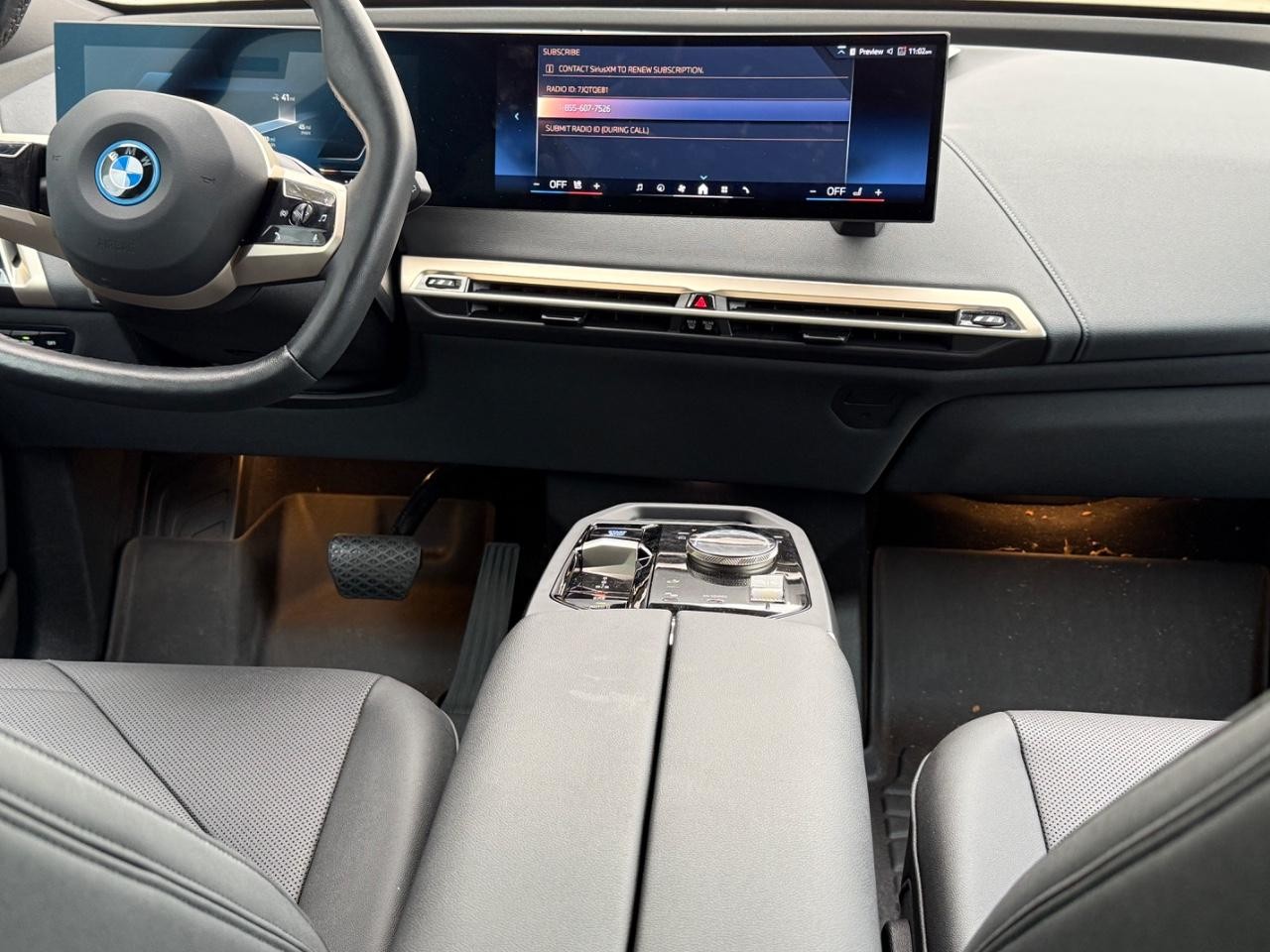 BMW iX Vehicle Image 10