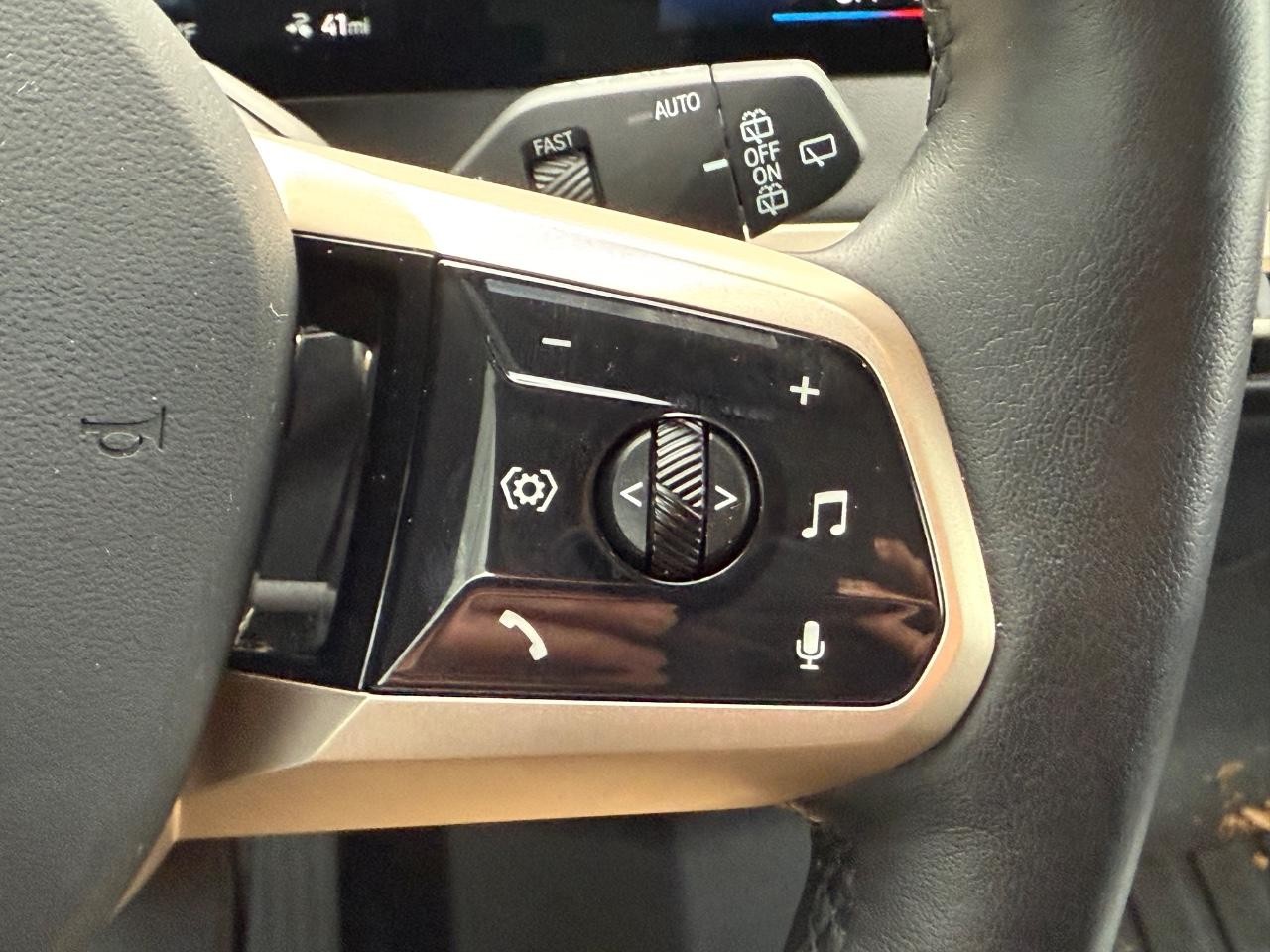 BMW iX Vehicle Image 17