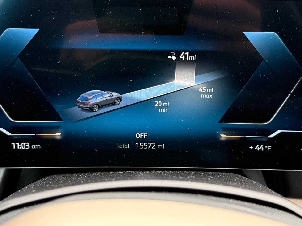 BMW iX Vehicle Image 18