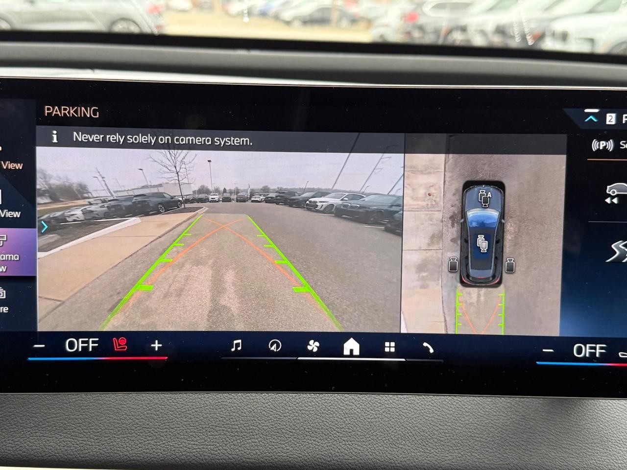 BMW iX Vehicle Image 19