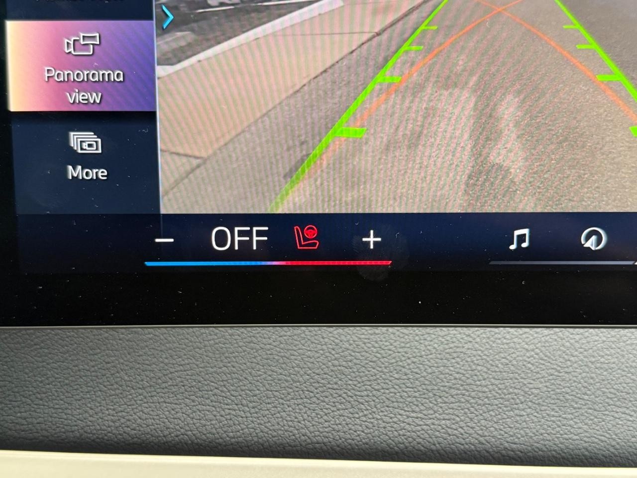 BMW iX Vehicle Image 20