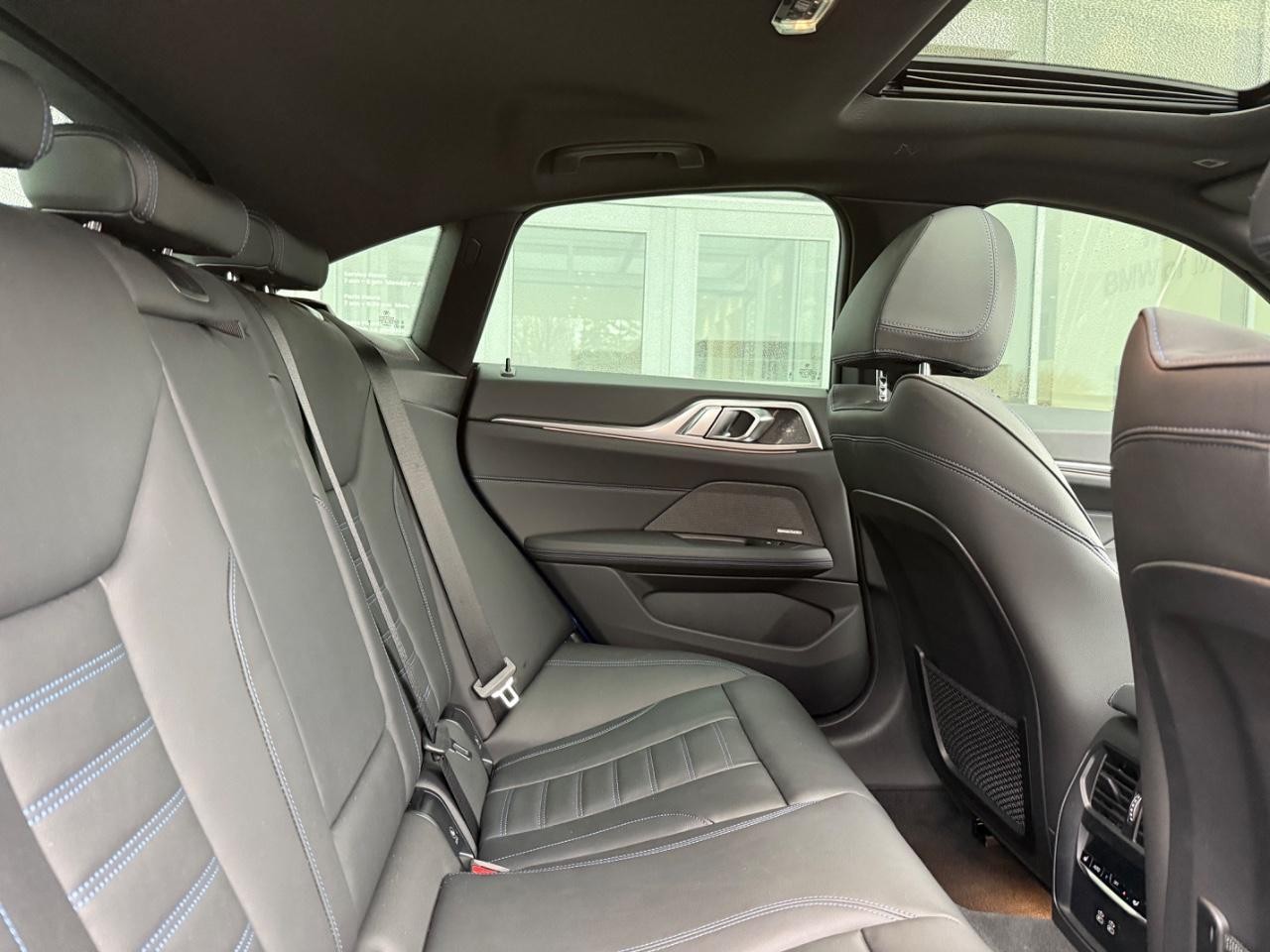 BMW 4 Series Vehicle Image 09