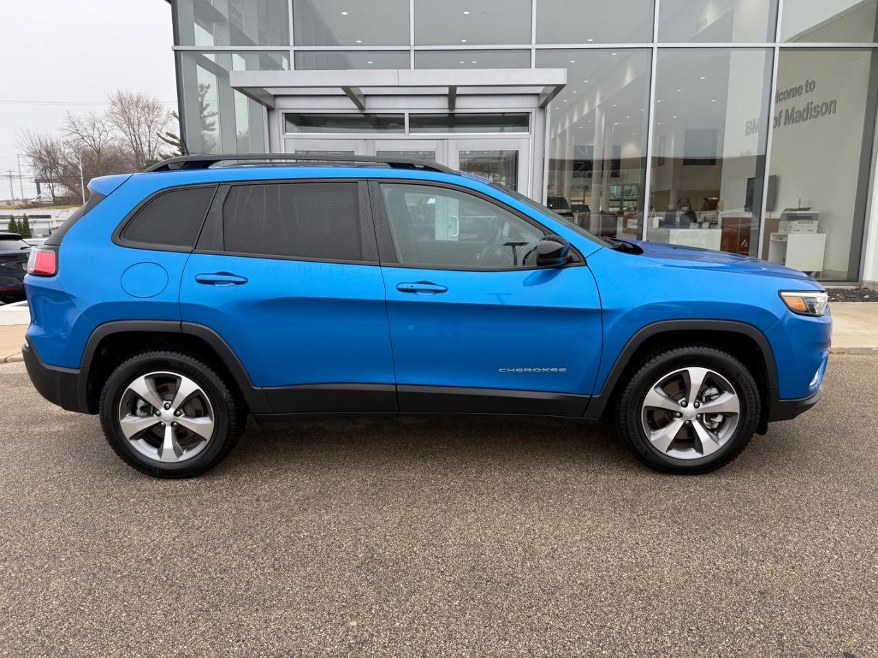 Jeep Cherokee Vehicle Image 02