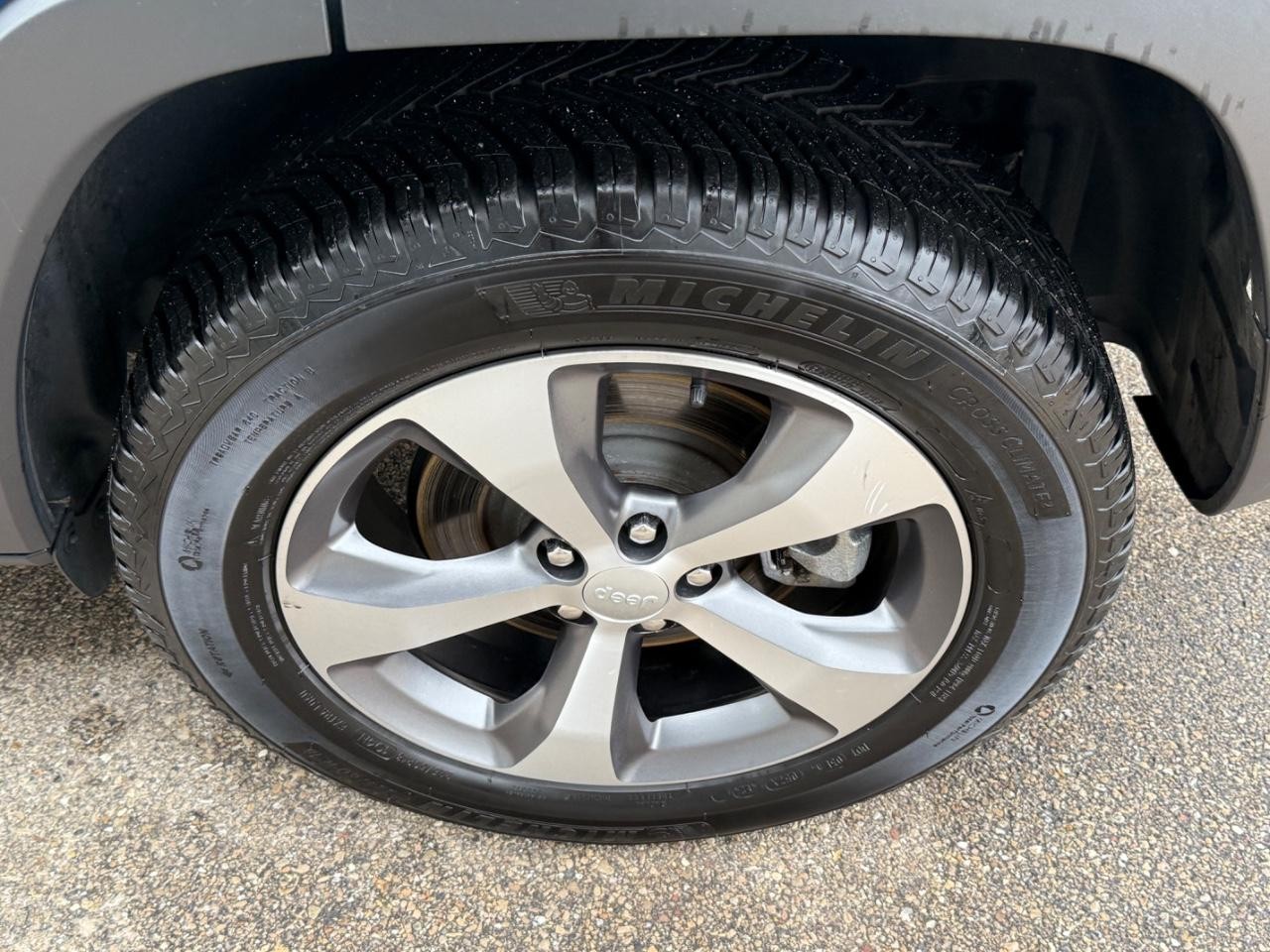 Jeep Cherokee Vehicle Image 06