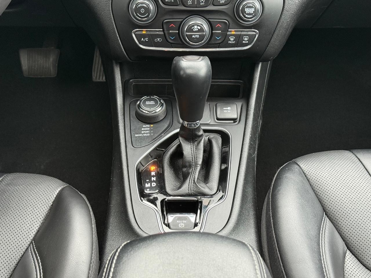 Jeep Cherokee Vehicle Image 12