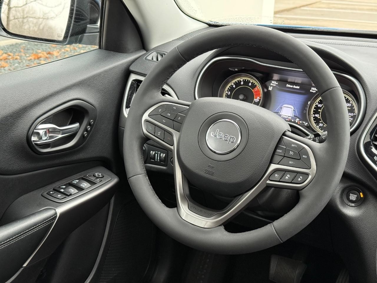 Jeep Cherokee Vehicle Image 13