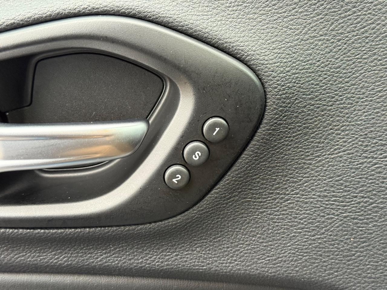 Jeep Cherokee Vehicle Image 15