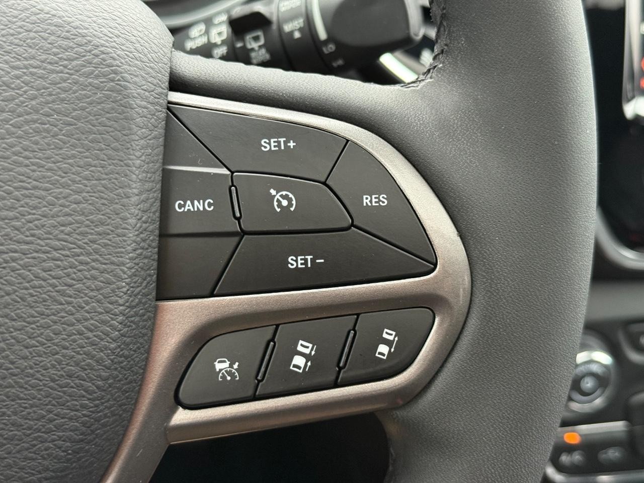 Jeep Cherokee Vehicle Image 17