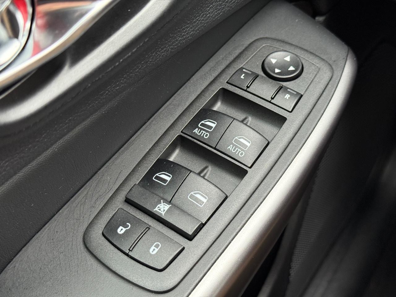 Jeep Cherokee Vehicle Image 21