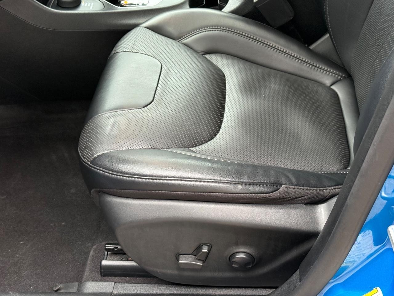 Jeep Cherokee Vehicle Image 22