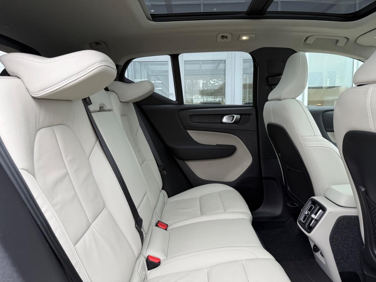 Volvo XC40 Vehicle Image 09